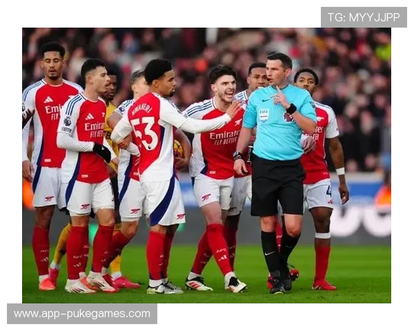 英超名哨奥利弗执法双红会引热议裁判尺度成球迷焦点 英超名哨奥利弗执法双红会引热议裁判尺度成球迷焦点