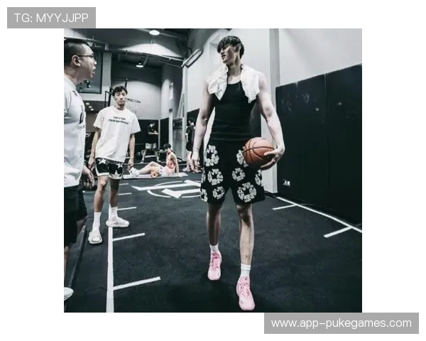 曾凡博伤愈参加国家队集训,新赛季可能先赴澳大利亚NBL联赛 曾凡博伤愈参加国家队集训,新赛季可能先赴澳大利亚NBL联赛